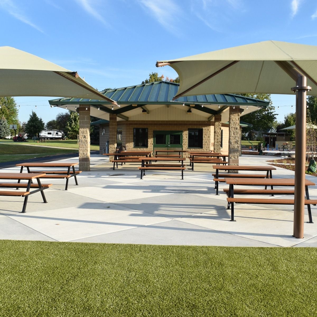 Monona Freestanding Picnic Table