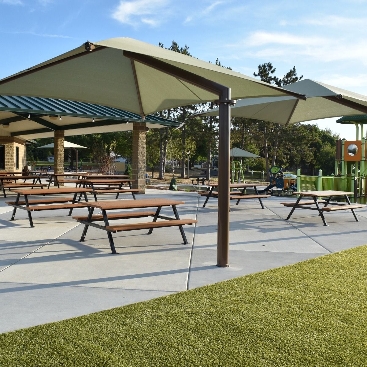 Monona Freestanding Picnic Table