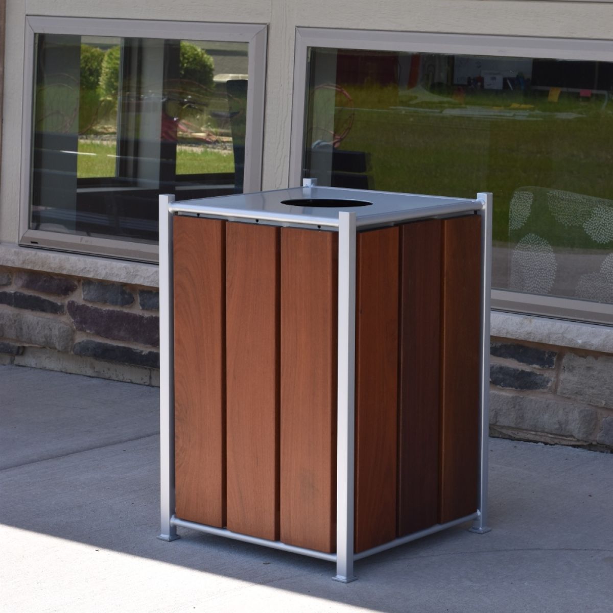 YHTR-32-WI-P with Flat Square lid