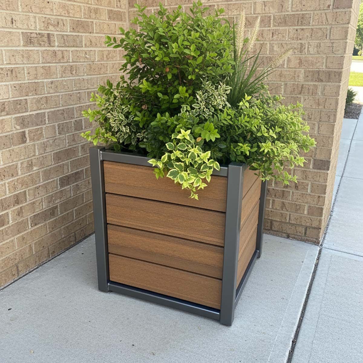 Livingston Planter