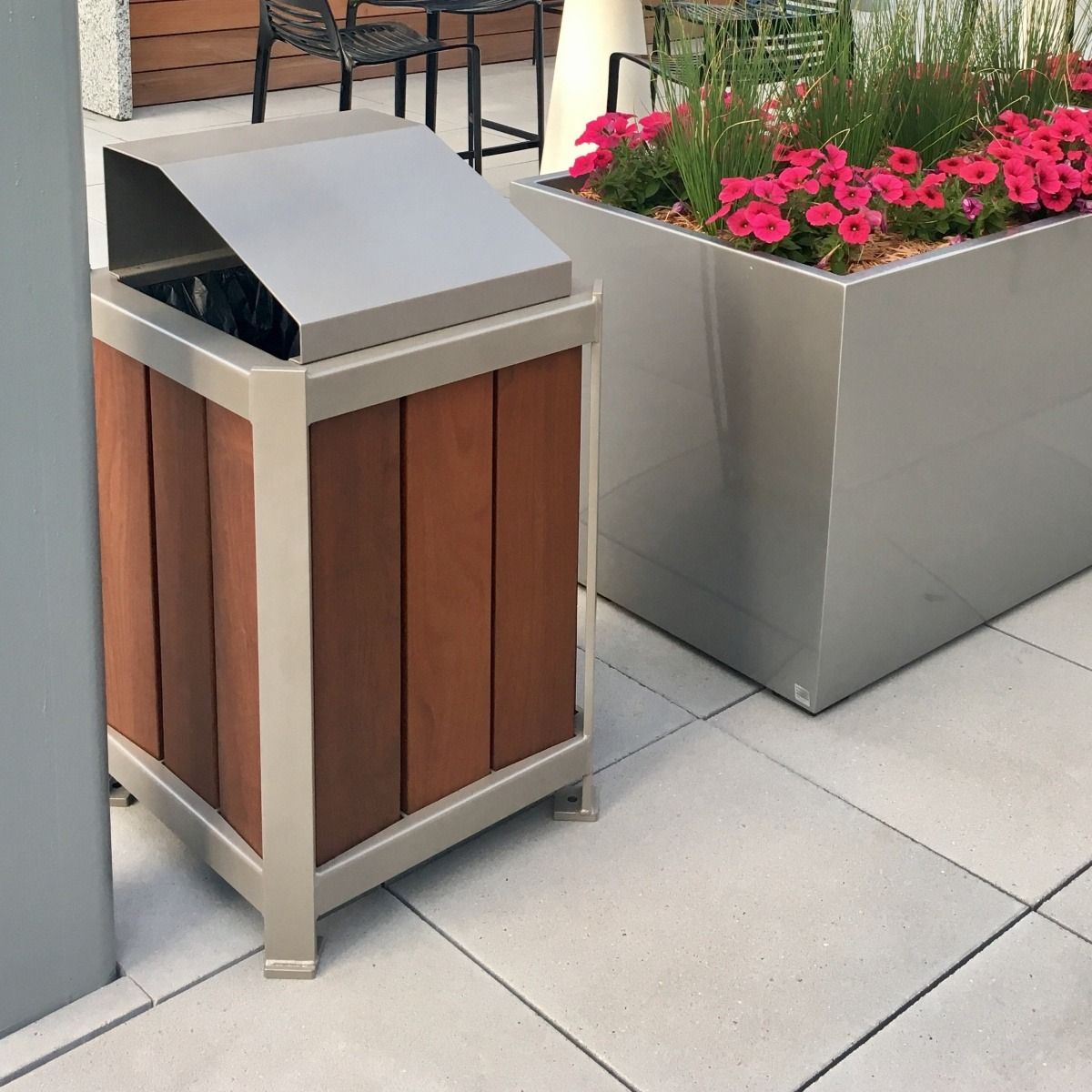 Lofty Receptacle