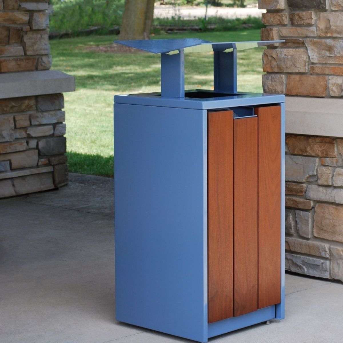 Vilas Receptacle