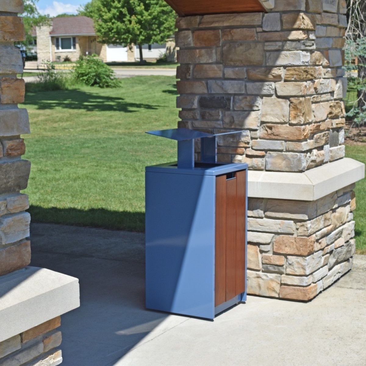 Vilas Receptacle