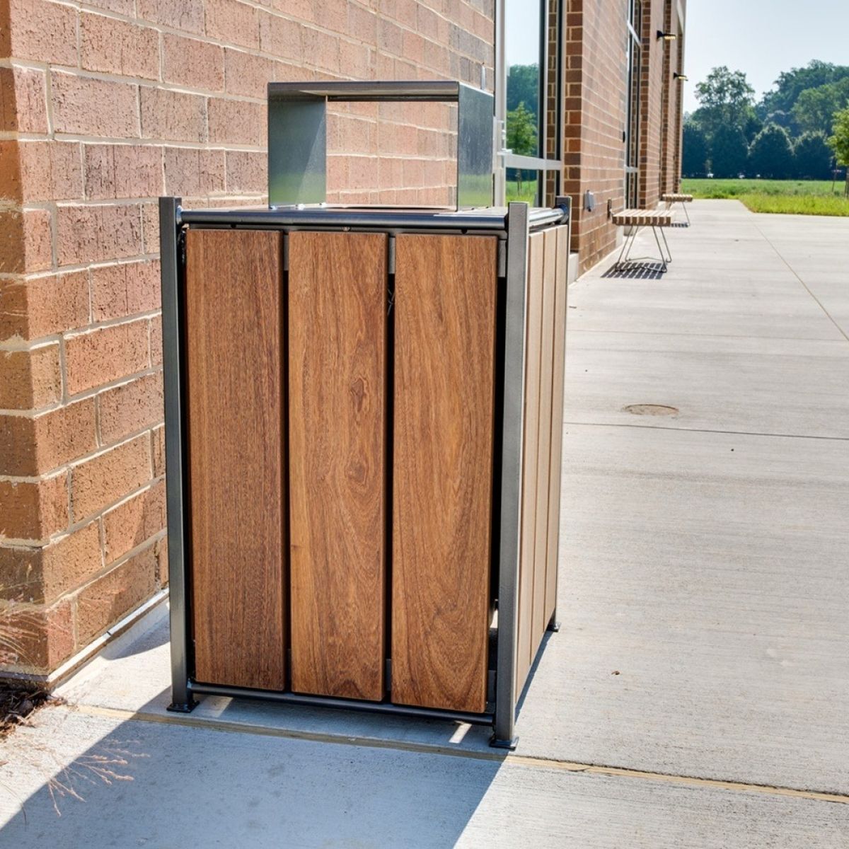 Yahara Receptacle